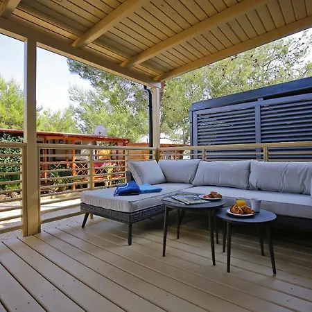 Mobile Homes & Ljutic 假日公园 3*