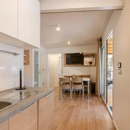 假日公园 Mobile Homes & Ljutic