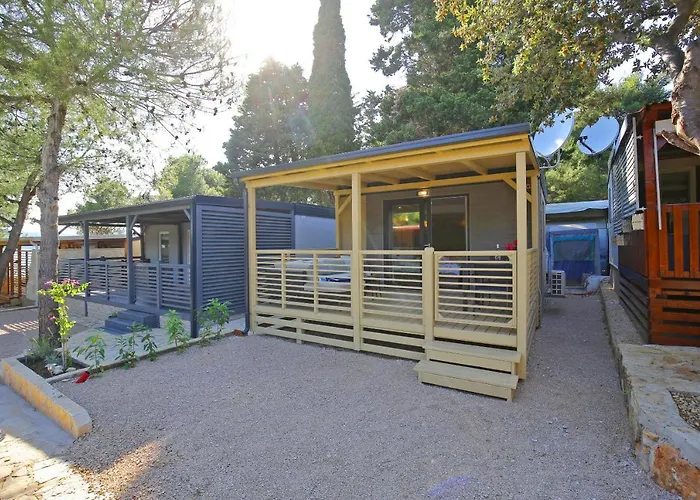 Mobile Homes & Ljutic Vakantiepark 3*