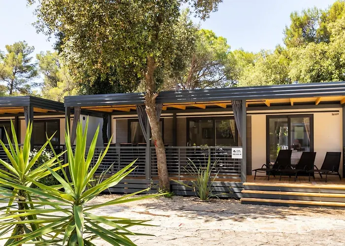 Πάρκο διακοπών Mobile Homes & Ljutic Biograd Na Moru