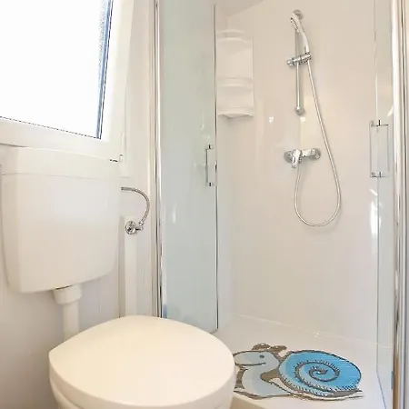 Mobile Homes & Ljutic ביוגראד נה מורו