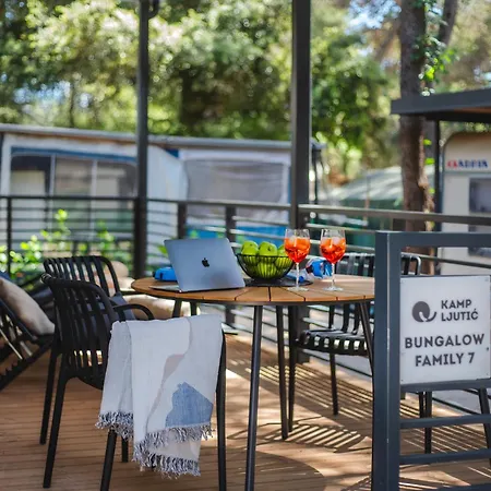 Prázdninový areál Mobile Homes & Ljutic Biograd Na Moru